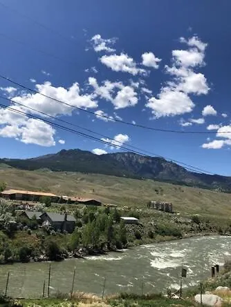 Parkway Yellowstone Guest Apartment Gardiner Exterior foto